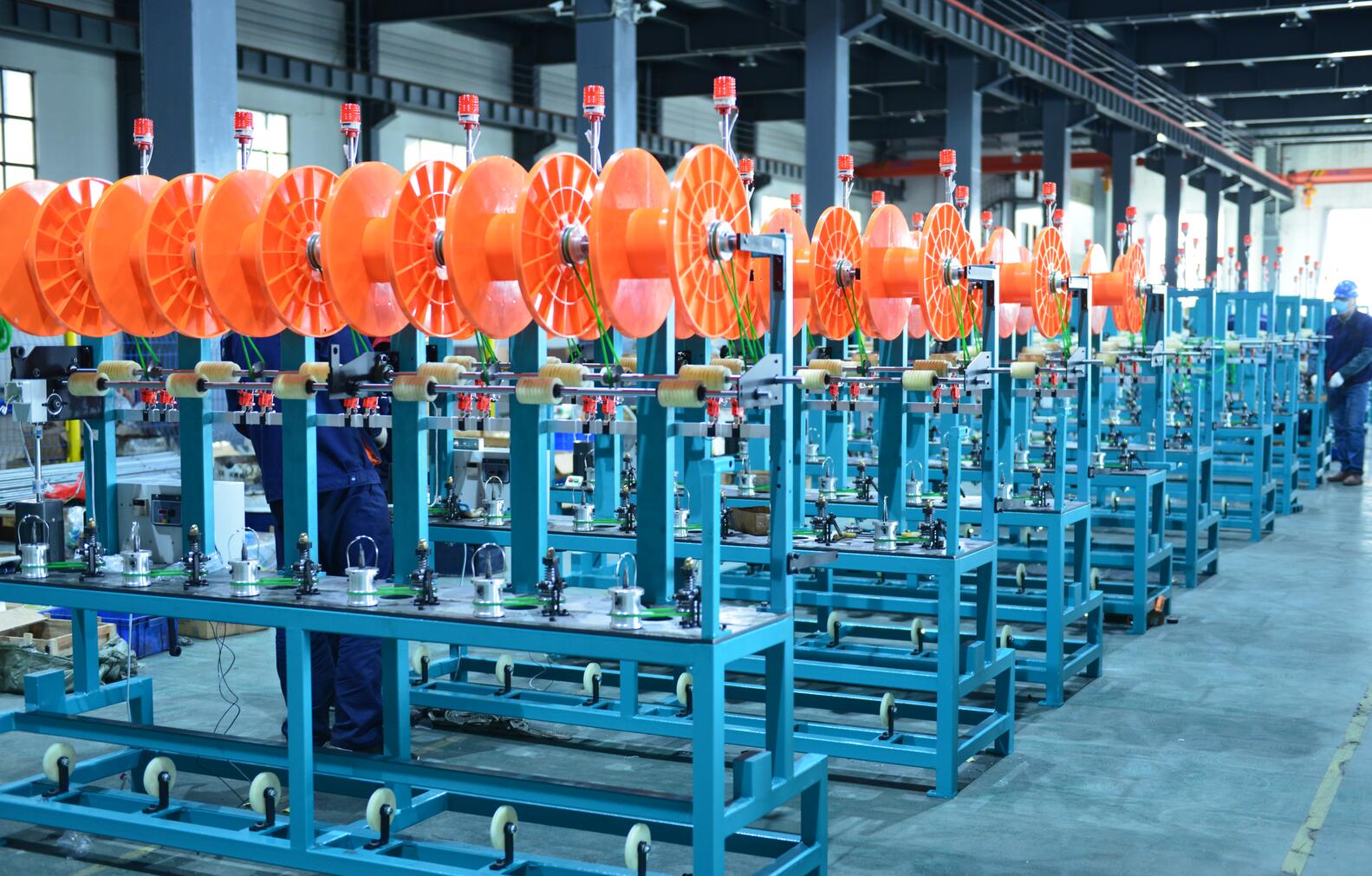 助力抗疫“开云网页版登录入口-开云中国”闪烁，8000台钩针机应时赶场